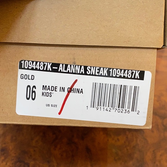 NWT Ugg Kids Alanna Sneaker - Picture 12 of 14